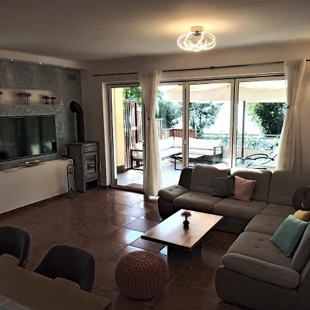 Apartment Emili Malinska